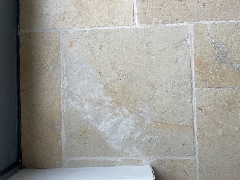 Vinegar-Stained Tumbled Beige Limestone Kitchen Floor Kinross